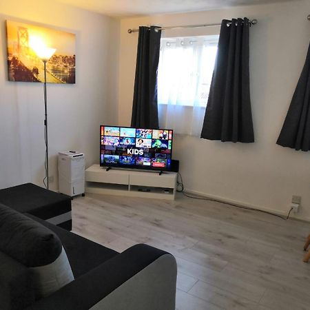 Delight Apartment, Close To Excel, London City Airport & O2! 외부 사진